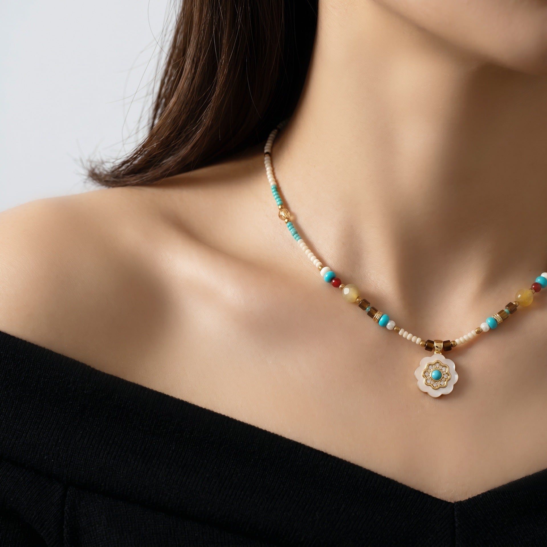 Beaded Shell Flower Pendant Necklace 