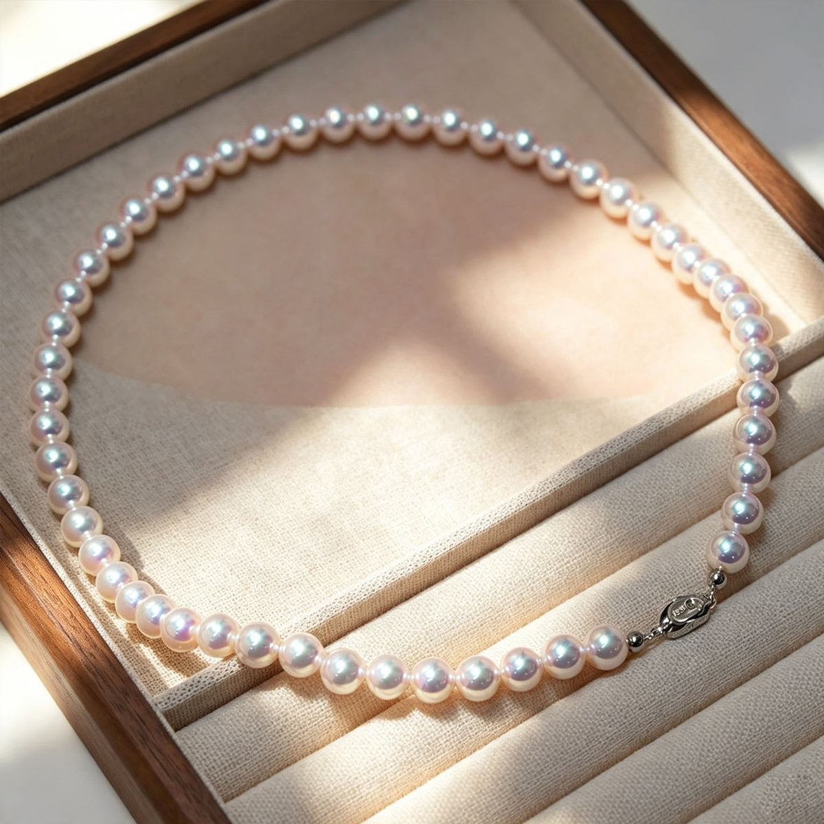 shell pearl necklace