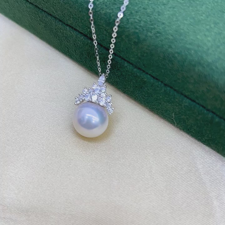  White Freshwater Pearl Crown Pendant Necklace in S925 Sterling Silver